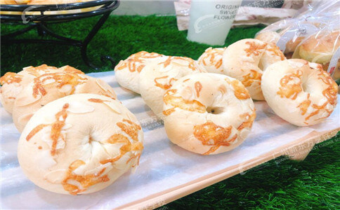學(xué)蛋糕烘焙哪個(gè)學(xué)校好