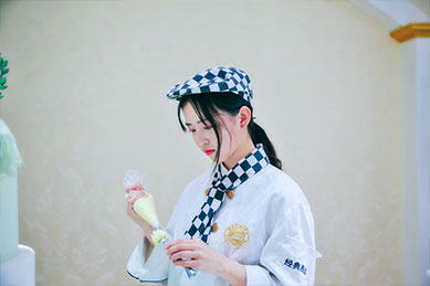 女初中畢業(yè)學什么好