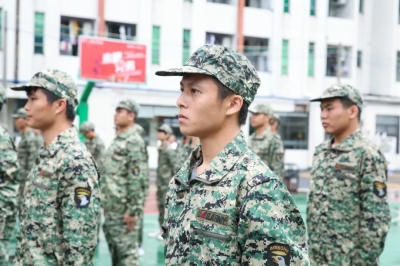 新東方學生軍訓