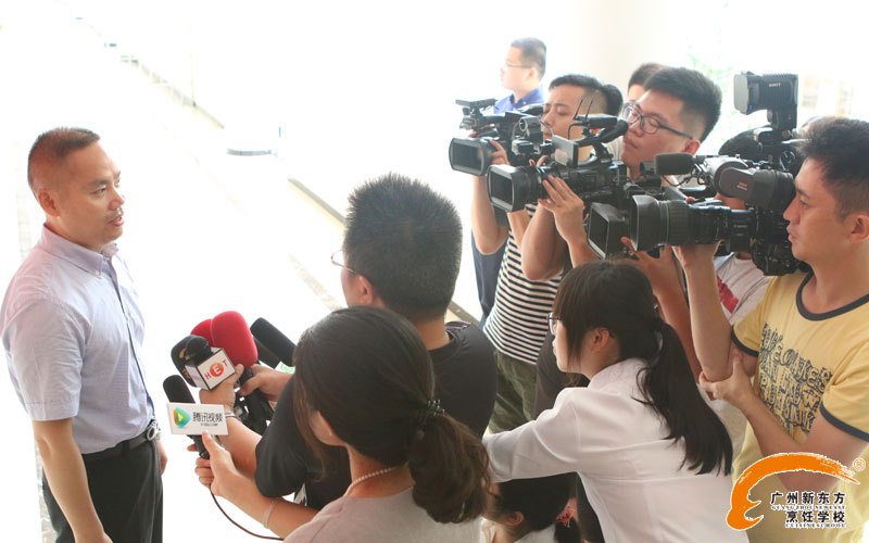 廣州新東方烹飪學校_美食節(jié) 新華教育集團常務副總裁許總接受采訪