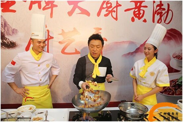 廣州新東方烹飪學校_ 黃渤化身金牌大廚秀廚藝,親自上陣做宮保雞丁 廣州新東方烹飪學校_ 黃渤化身金牌大廚秀廚藝,親自上陣做宮保雞丁