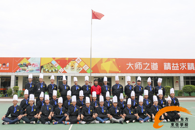 金牌大師與西餐學(xué)生的實(shí)訓(xùn)課堂:沒有文武雙全的廚師不是好老師 金牌大師與西餐學(xué)生的實(shí)訓(xùn)課堂:沒有文武雙全的廚師不是好老師