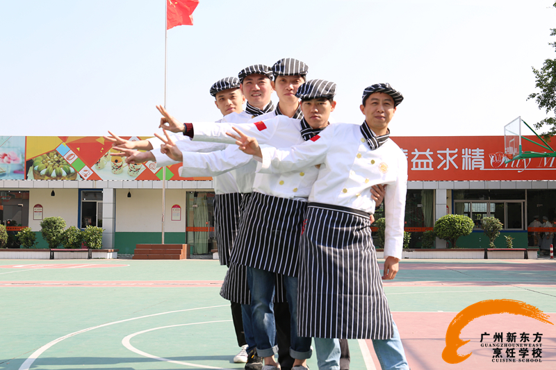 西點精英班級大合照曝光，各個都英姿颯爽 神采飛揚(yáng)