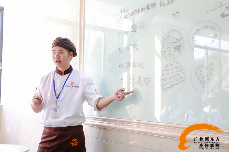新東方大師吳桂宇:平凡崗位上的不平凡人生 新東方大師吳桂宇:平凡崗位上的不平凡人生