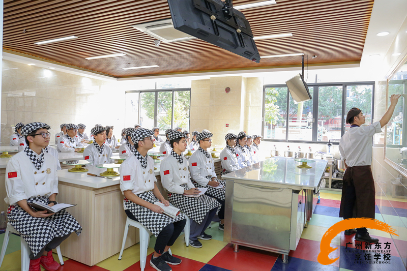 新東方大師吳桂宇:平凡崗位上的不平凡人生 新東方大師吳桂宇:平凡崗位上的不平凡人生