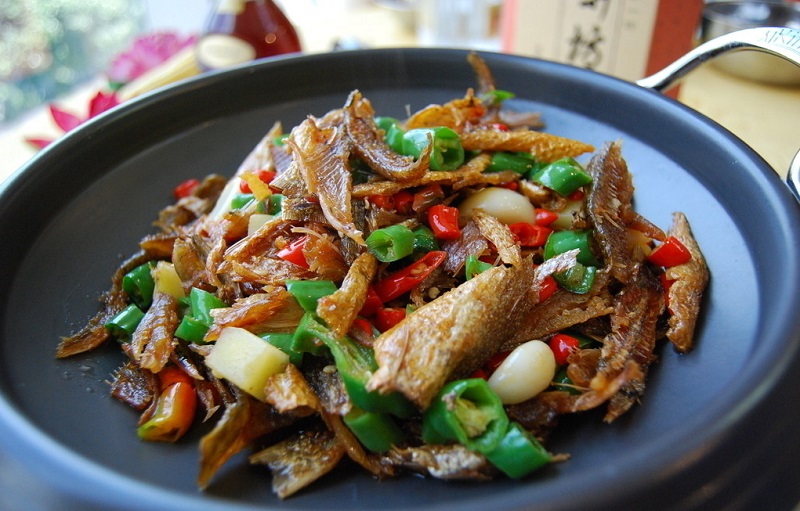 廣州新東方烹飪學校_家常菜——干鍋手撕魚 廣州新東方烹飪學校_家常菜——干鍋手撕魚