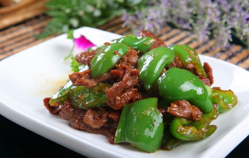 廣州新東方烹飪學校_家常菜——青椒炒牛肉 廣州新東方烹飪學校_家常菜——青椒炒牛肉