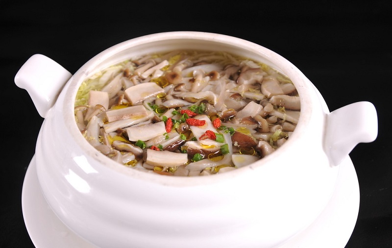 廣州新東方烹飪學(xué)校：美味營養(yǎng)的什錦菌菇養(yǎng)生湯