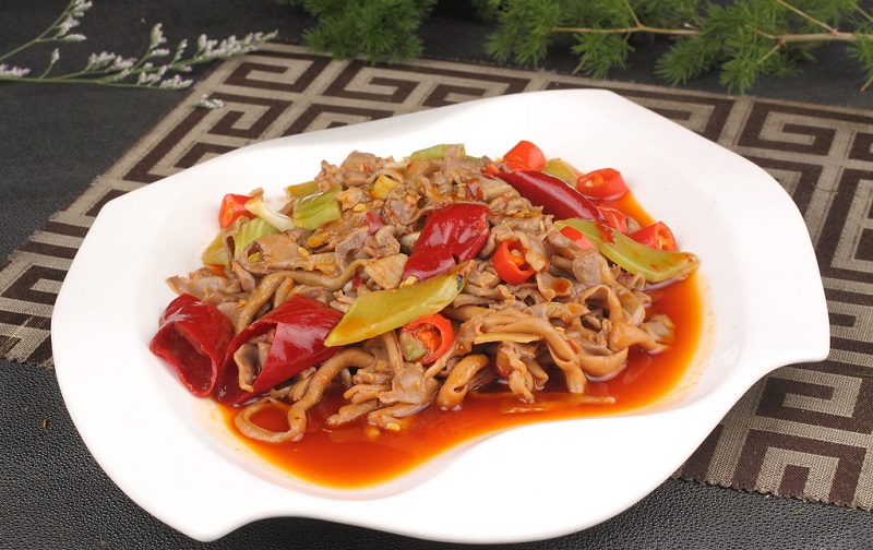 廣州新東方烹飪學校_經(jīng)典川菜——泡椒雞雜的做法 廣州新東方烹飪學校_經(jīng)典川菜——泡椒雞雜的做法