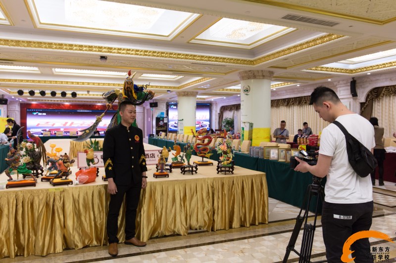 首屆亞太廚皇大賽舉行,我校林道文老師力挽狂瀾勇奪爵士獎——廣州新東方 首屆亞太廚皇大賽舉行,我校林道文老師力挽狂瀾勇奪爵士獎——廣州新東方