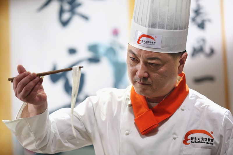 匠“新”創作八味珍饈 新東方烹飪震撼上演《饕宴的秘密》 匠“新”創作八味珍饈 新東方烹飪震撼上演《饕宴的秘密》