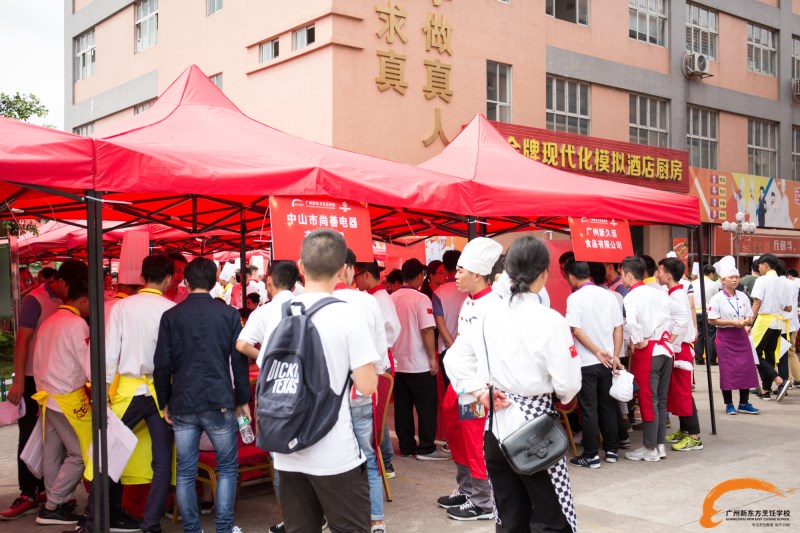 美食決賽現(xiàn)場爆棚 合作企業(yè)爭相招聘 美食決賽現(xiàn)場爆棚 合作企業(yè)爭相招聘