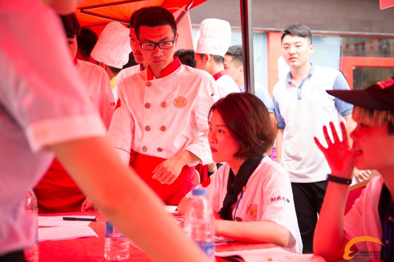 美食決賽現(xiàn)場爆棚 合作企業(yè)爭相招聘 美食決賽現(xiàn)場爆棚 合作企業(yè)爭相招聘