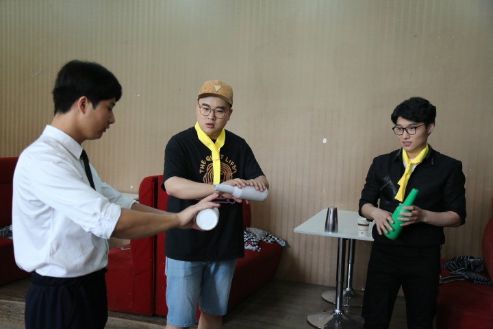 《絕世高手》路演走進新東方烹飪學院 歡樂不斷 “笑果”不俗 《絕世高手》路演走進新東方烹飪學院 歡樂不斷 “笑果”不俗