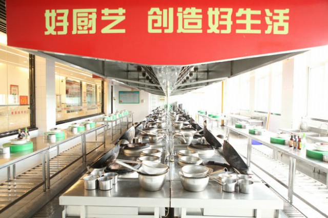 廚藝大師云集新東方烹飪大賽   同臺競技