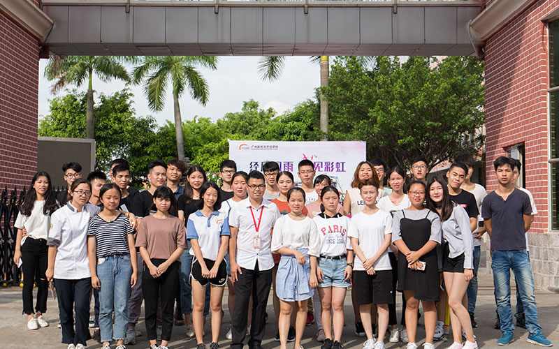 經典1503班畢業歡送會在廣州新東方烹飪學校舉行 經典1503班畢業歡送會在廣州新東方烹飪學校舉行