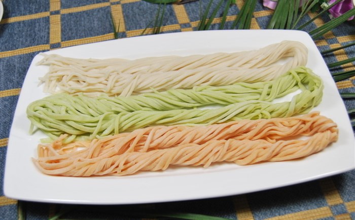 營養豐富的三色面 制作簡單口感好 營養豐富的三色面 制作簡單口感好