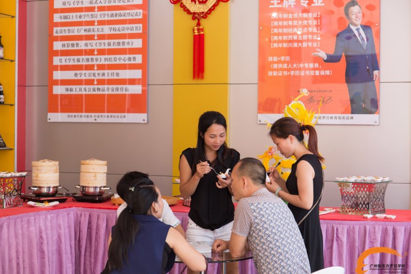 參觀學校還能嘗美食 廣州新東方這是要搞事情 參觀學校還能嘗美食 廣州新東方這是要搞事情