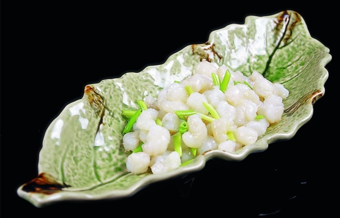 粵式傳統名菜油泡鮮蝦 肉質松軟營養豐富 粵式傳統名菜油泡鮮蝦 肉質松軟營養豐富