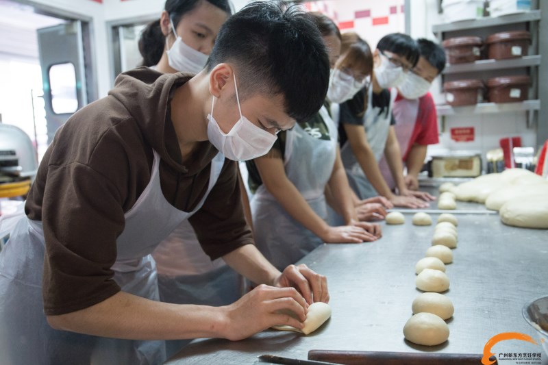 廣州新東方學(xué)子赴家樂(lè)福食品有限公司參觀復(fù)試 廣州新東方學(xué)子赴家樂(lè)福食品有限公司參觀復(fù)試