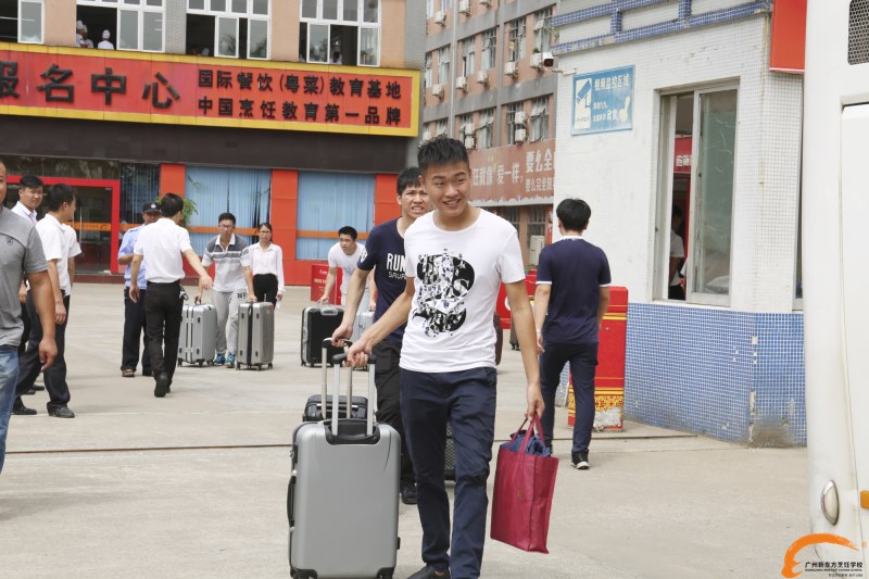廣州新東方畢業(yè)歡送會舉行 廣州新東方畢業(yè)歡送會舉行