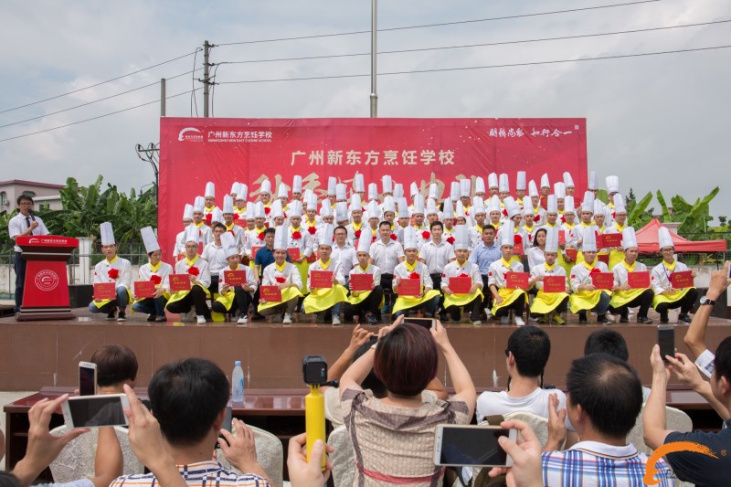 青春不散場(chǎng) 夢(mèng)想永相隨 廣州新東方2017年秋季畢業(yè)典禮隆重舉行