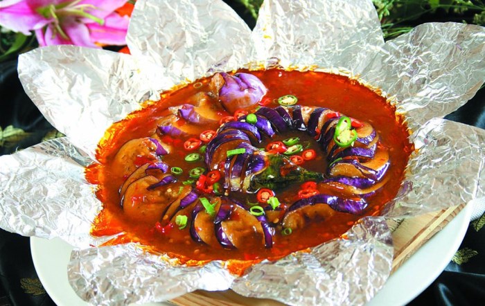【特色菜】鐵板盤龍茄 咸鮮可口油而不膩 【特色菜】鐵板盤龍茄 咸鮮可口油而不膩