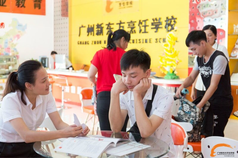 初中高中畢業生在廣州學廚師就業怎么樣? 初中高中畢業生在廣州學廚師就業怎么樣?