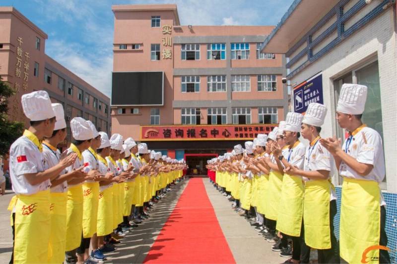 踏上新征程 廣州新東方王品定向班學子赴上海鵝夫人就業 踏上新征程 廣州新東方王品定向班學子赴上海鵝夫人就業