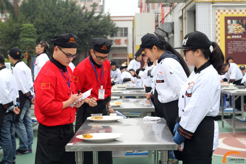 為什么越來越多的女生學(xué)廚師?女生學(xué)廚師到底有什么優(yōu)勢呢?西餐培訓(xùn)學(xué)校 為什么越來越多的女生學(xué)廚師?女生學(xué)廚師到底有什么優(yōu)勢呢?西餐培訓(xùn)學(xué)校