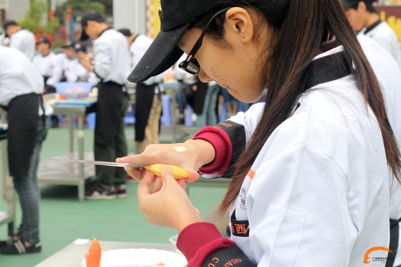 為什么越來越多的女生學(xué)廚師?女生學(xué)廚師到底有什么優(yōu)勢呢?西餐培訓(xùn)學(xué)校 為什么越來越多的女生學(xué)廚師?女生學(xué)廚師到底有什么優(yōu)勢呢?西餐培訓(xùn)學(xué)校