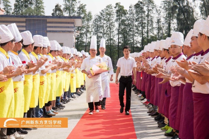 廣東烹飪學院老師進校園丨粵港澳烹飪老師萬波濤來校授課 廣東烹飪學院老師進校園丨粵港澳烹飪老師萬波濤來校授課