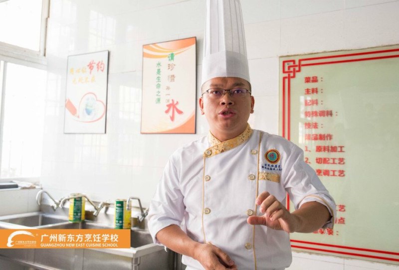 廣東烹飪學院老師進校園丨粵港澳烹飪老師萬波濤來校授課 廣東烹飪學院老師進校園丨粵港澳烹飪老師萬波濤來校授課