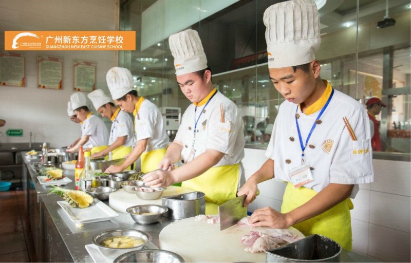 廣東廚師學校:金領大廚vs川湘大廚 宴席作品同臺競技 廣東廚師學校:金領大廚vs川湘大廚 宴席作品同臺競技