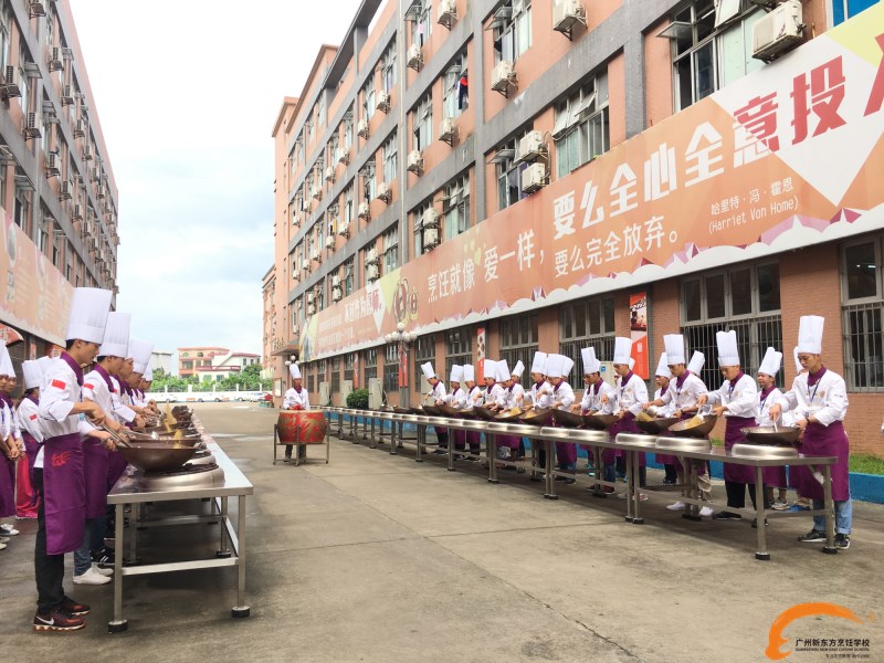 不得了!廣東衛視觸電新聞美女主播帶著10萬+粉絲走進廣州新東方烹飪學校! 不得了!廣東衛視觸電新聞美女主播帶著10萬+粉絲走進廣州新東方烹飪學校!