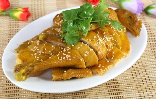 在線學做菜:【廣東客家菜】美味鹽焗雞 肉滑皮爽骨肉香濃 在線學做菜:【廣東客家菜】美味鹽焗雞 肉滑皮爽骨肉香濃