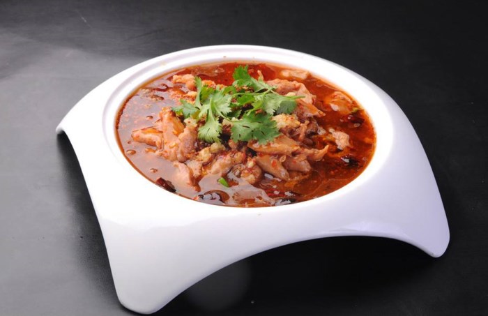 廣州新東方在線教做菜:麻辣爽口的水煮牛肉 濃濃的川菜風(fēng)味 廣州新東方在線教做菜:麻辣爽口的水煮牛肉 濃濃的川菜風(fēng)味