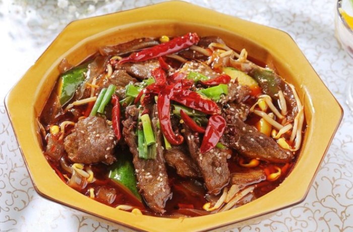 廣州新東方在線教做菜:麻辣爽口的水煮牛肉 濃濃的川菜風(fēng)味 廣州新東方在線教做菜:麻辣爽口的水煮牛肉 濃濃的川菜風(fēng)味
