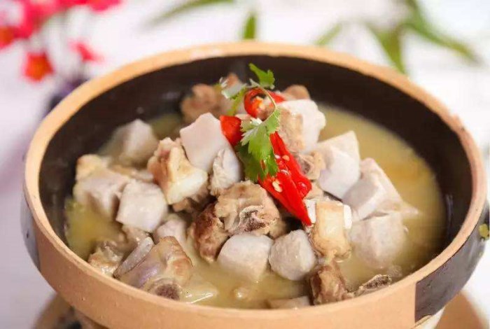 在線教做菜:味道濃郁的芋頭燜排骨 肉質鮮美營養全 在線教做菜:味道濃郁的芋頭燜排骨 肉質鮮美營養全
