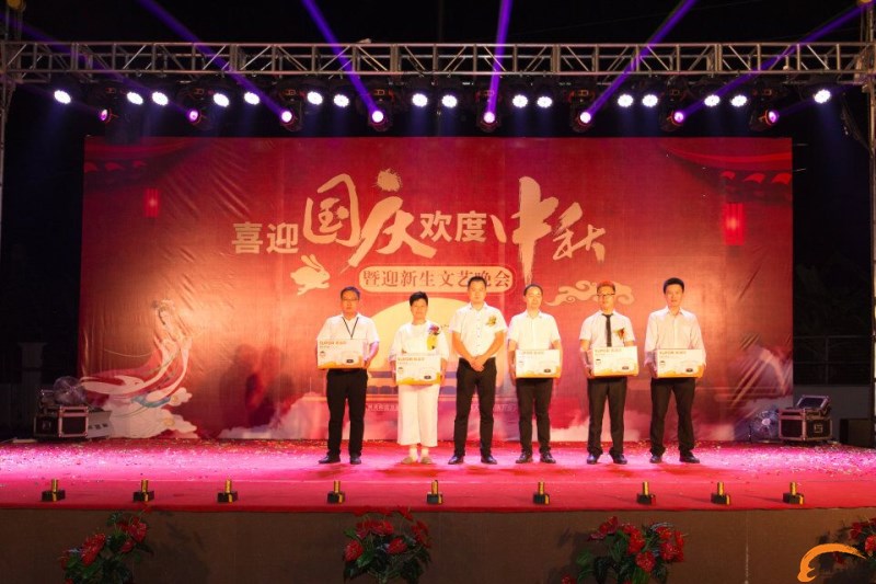 2017年廣州新東方“喜迎國慶·歡度中秋” 暨迎新文藝晚會隆重舉行 2017年廣州新東方“喜迎國慶·歡度中秋” 暨迎新文藝晚會隆重舉行