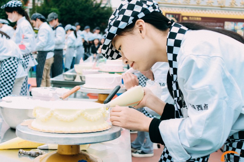 廣州新東方學子丨學做西點，想做一個懂生活的人