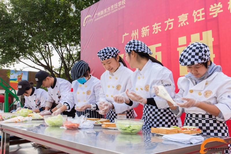新東方烹飪烘焙大師進校園 傳授烘烤工藝技巧