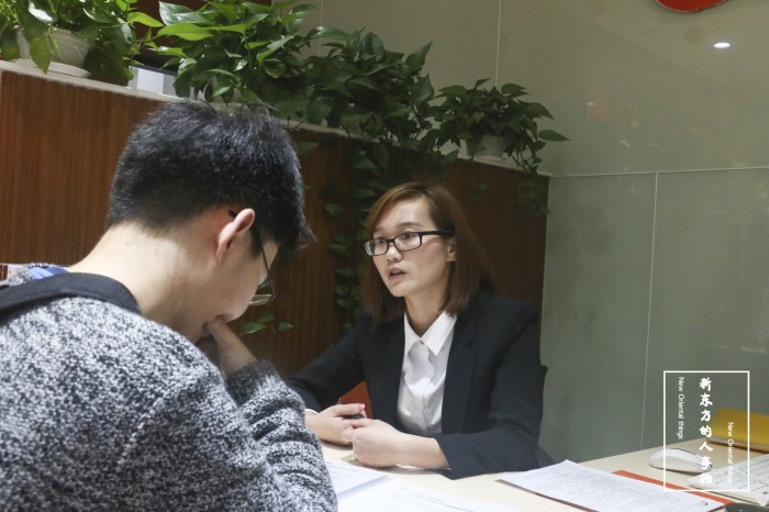 新東方的人事物丨同學你好，我是你的課程顧問周老師